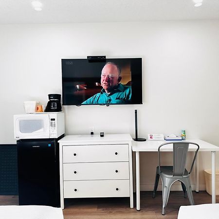 Cloud 9 Inn Whitecourt Extérieur photo