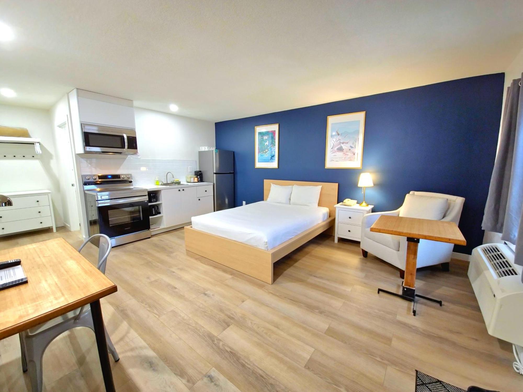 Cloud 9 Inn Whitecourt Extérieur photo