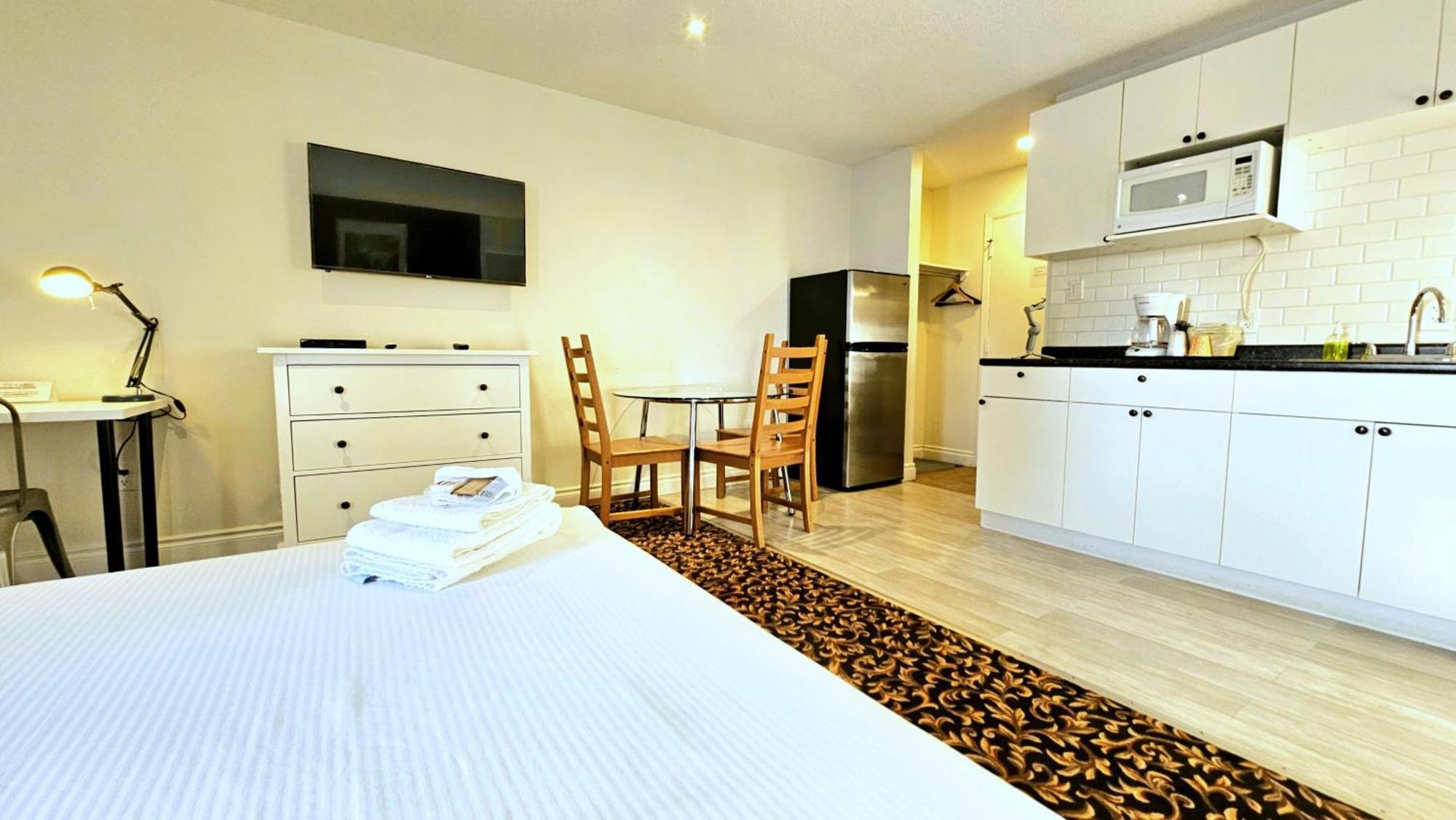 Cloud 9 Inn Whitecourt Extérieur photo