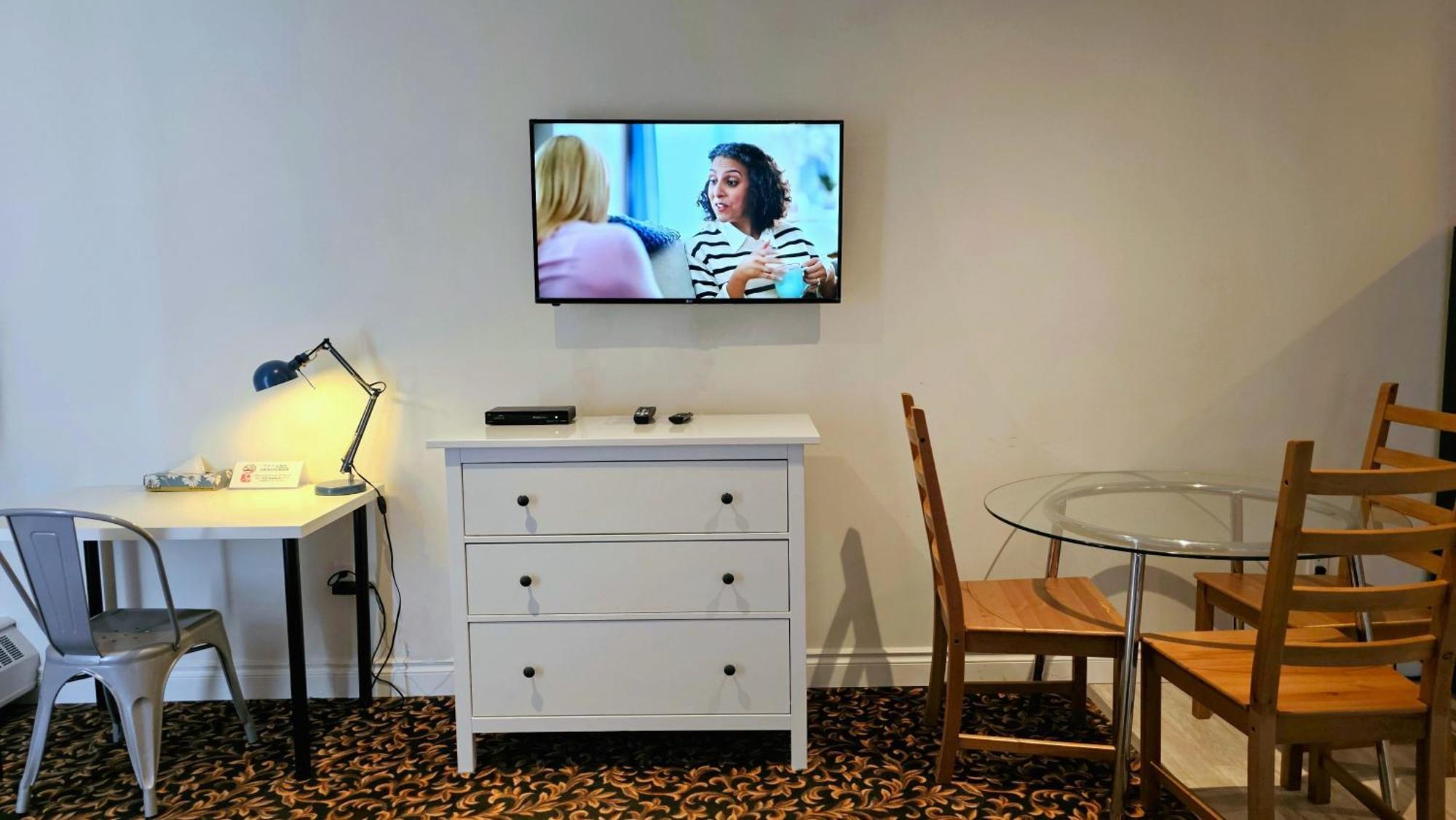 Cloud 9 Inn Whitecourt Extérieur photo