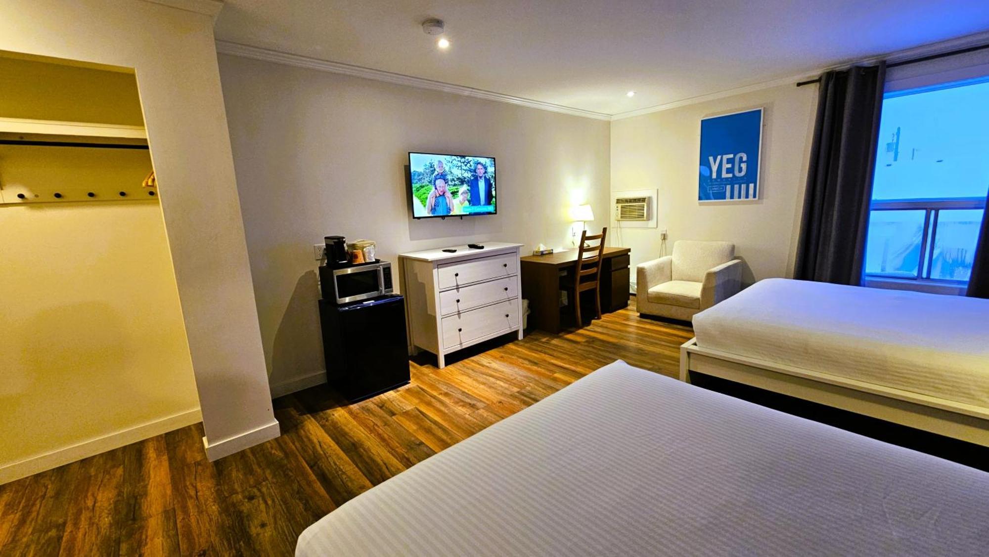 Cloud 9 Inn Whitecourt Extérieur photo