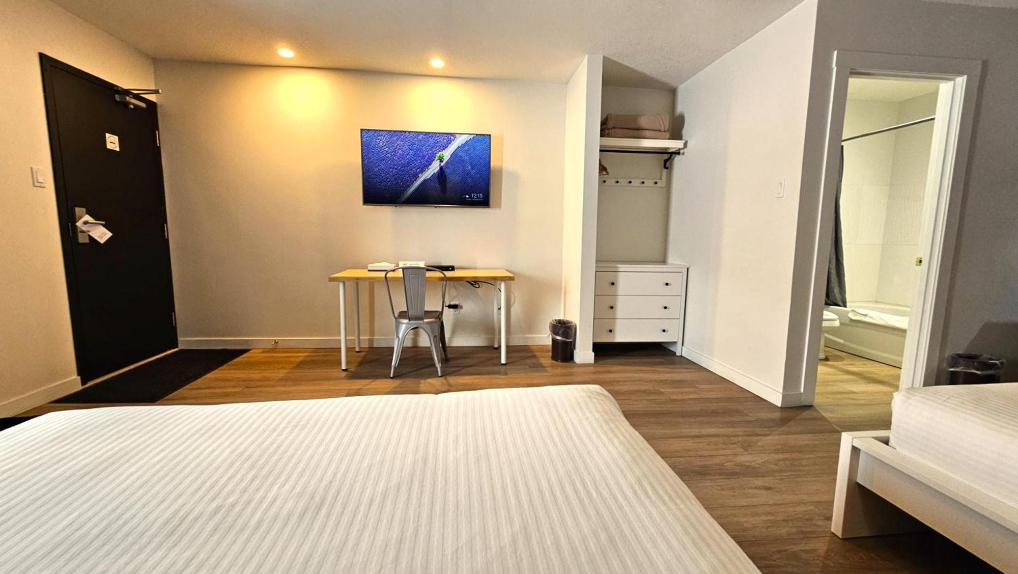 Cloud 9 Inn Whitecourt Extérieur photo