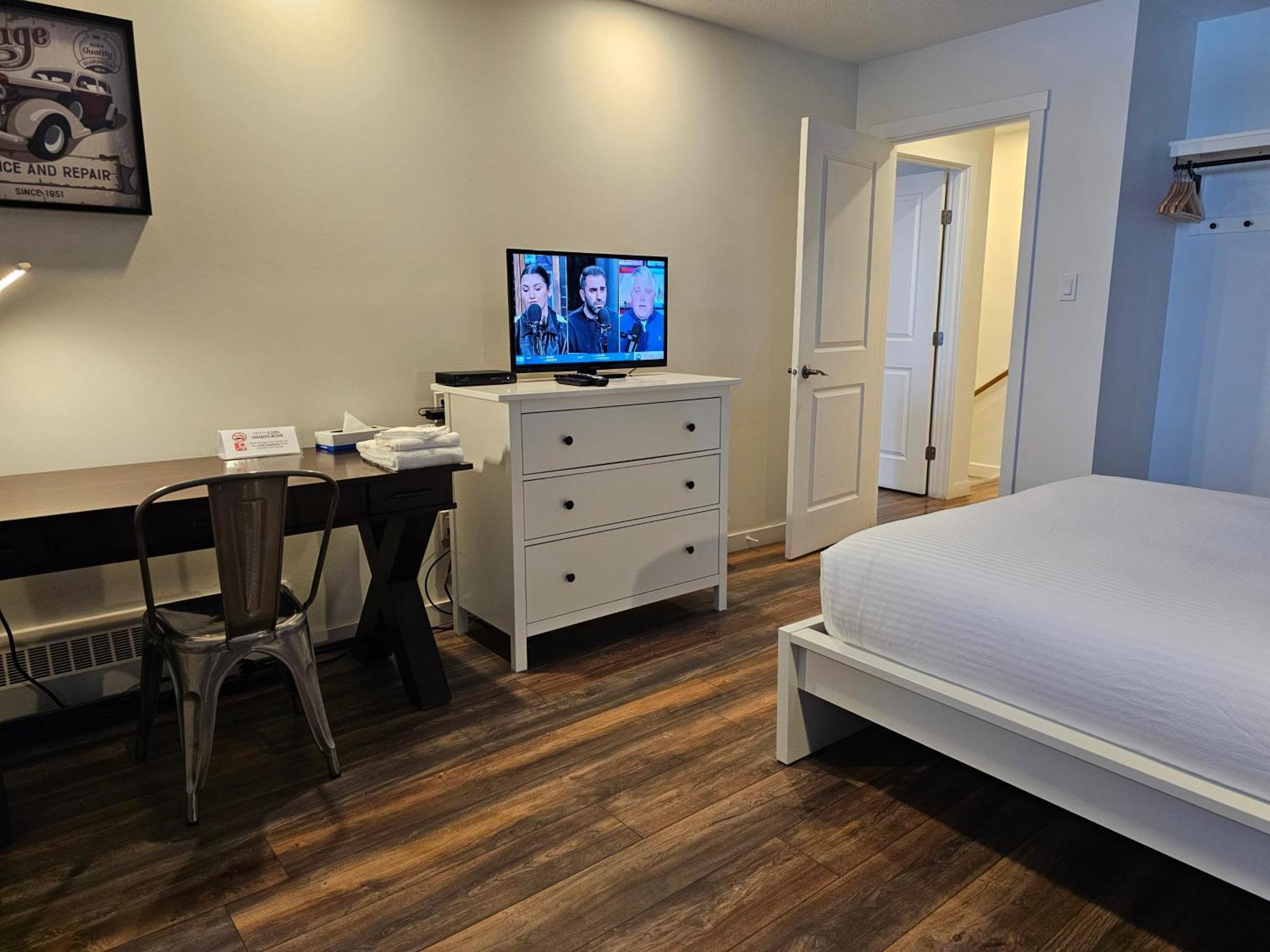 Cloud 9 Inn Whitecourt Extérieur photo