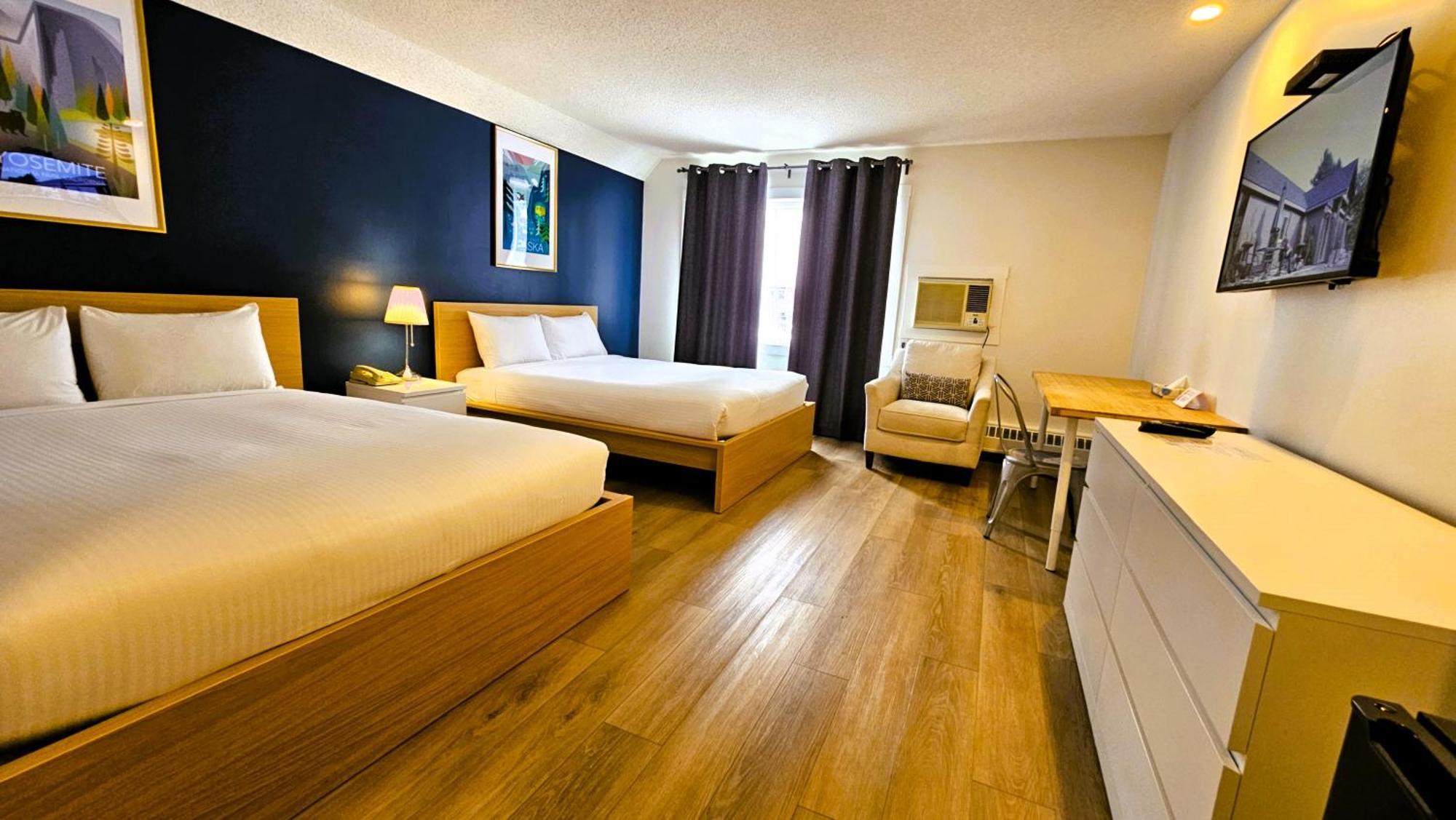 Cloud 9 Inn Whitecourt Extérieur photo