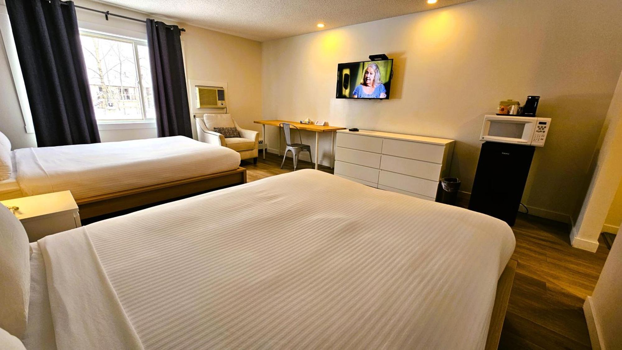 Cloud 9 Inn Whitecourt Extérieur photo