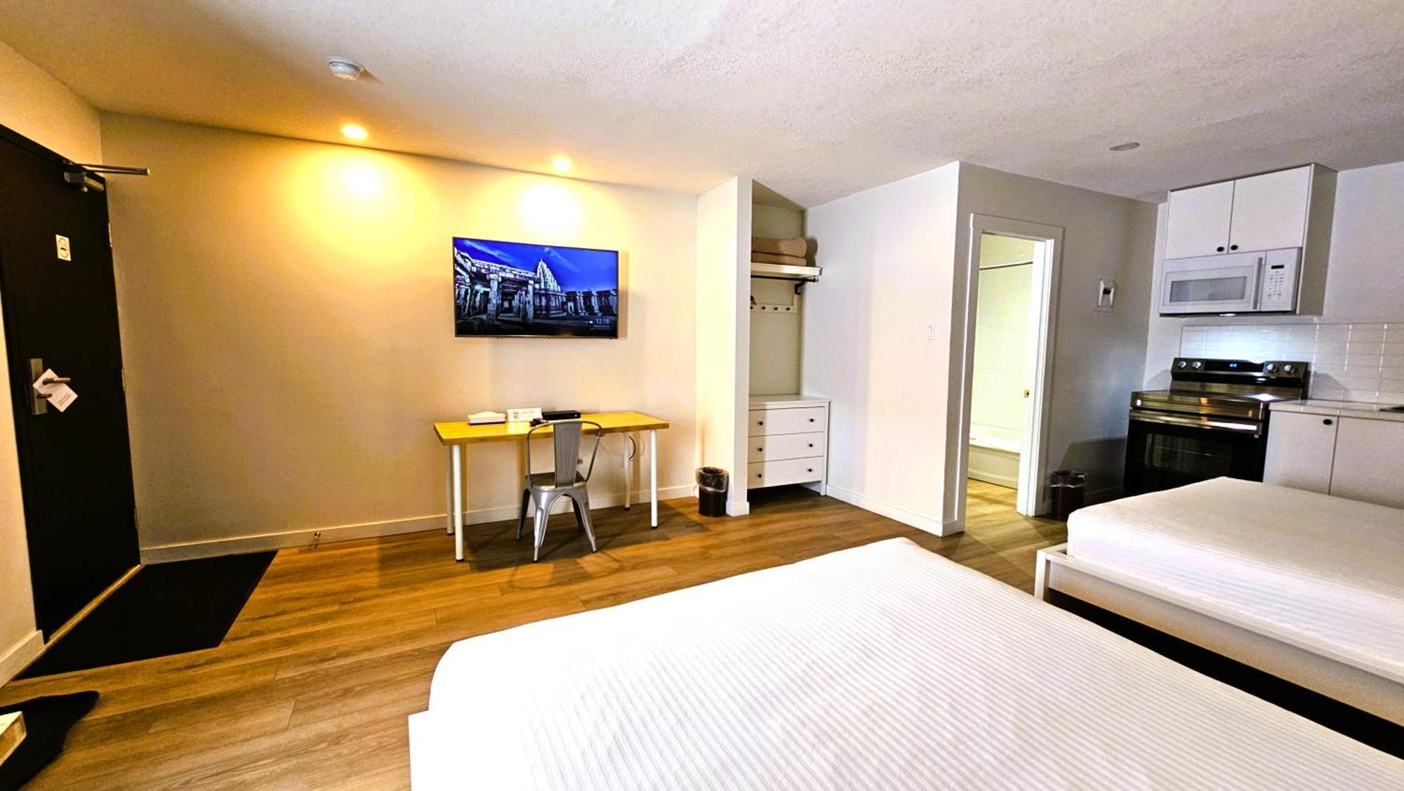Cloud 9 Inn Whitecourt Extérieur photo