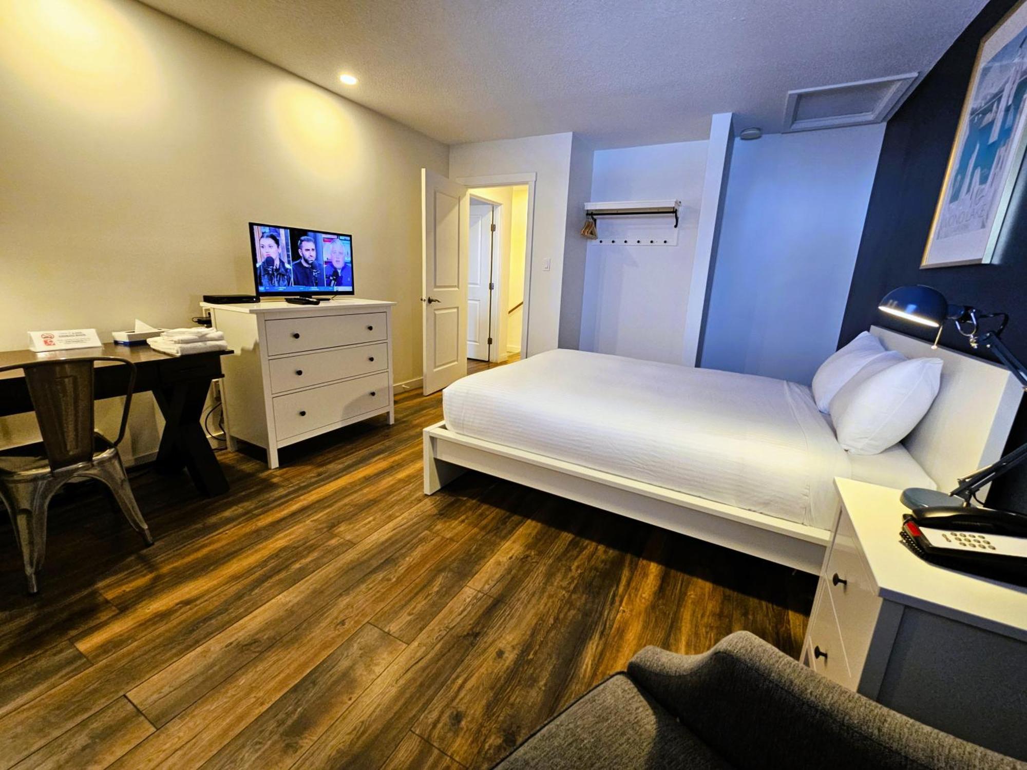 Cloud 9 Inn Whitecourt Extérieur photo