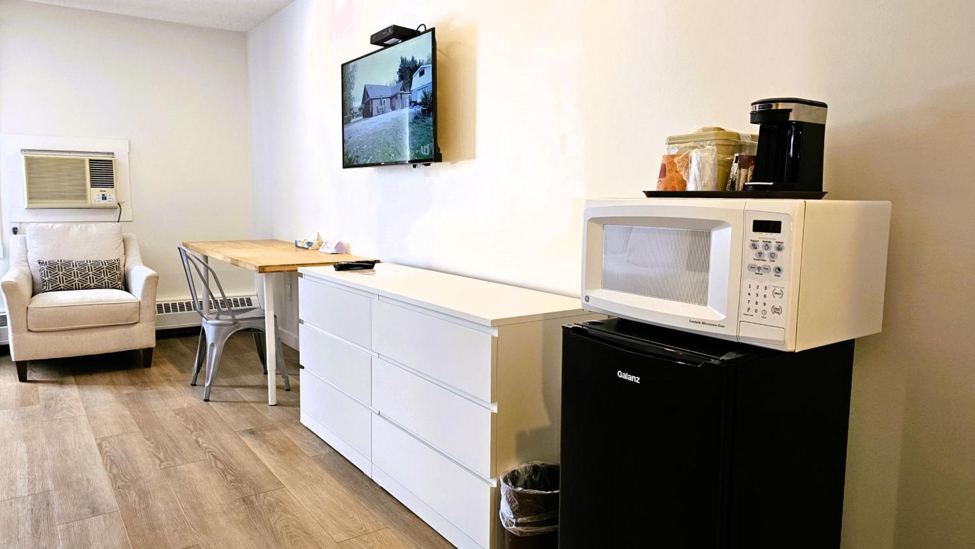 Cloud 9 Inn Whitecourt Extérieur photo