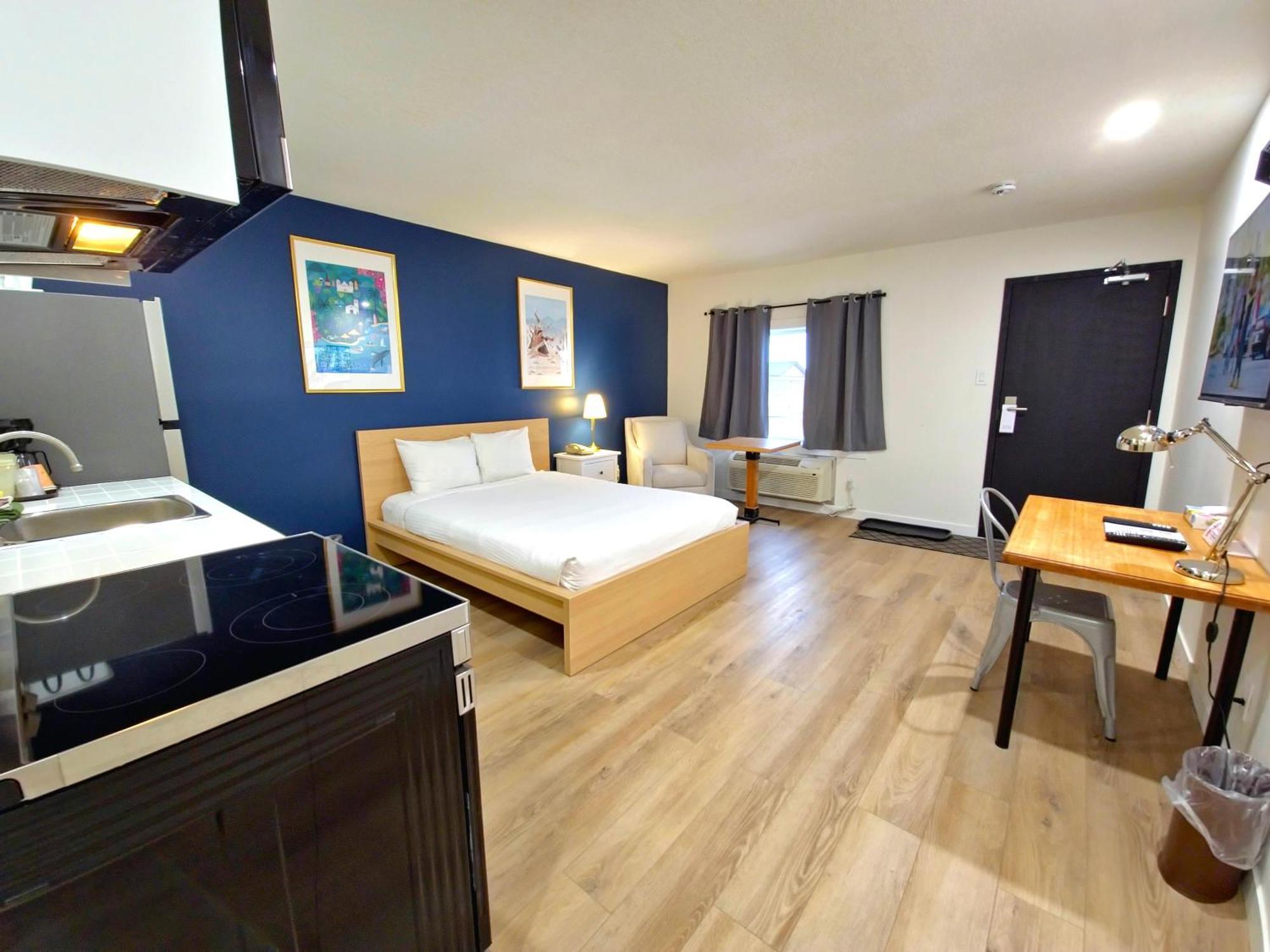 Cloud 9 Inn Whitecourt Extérieur photo