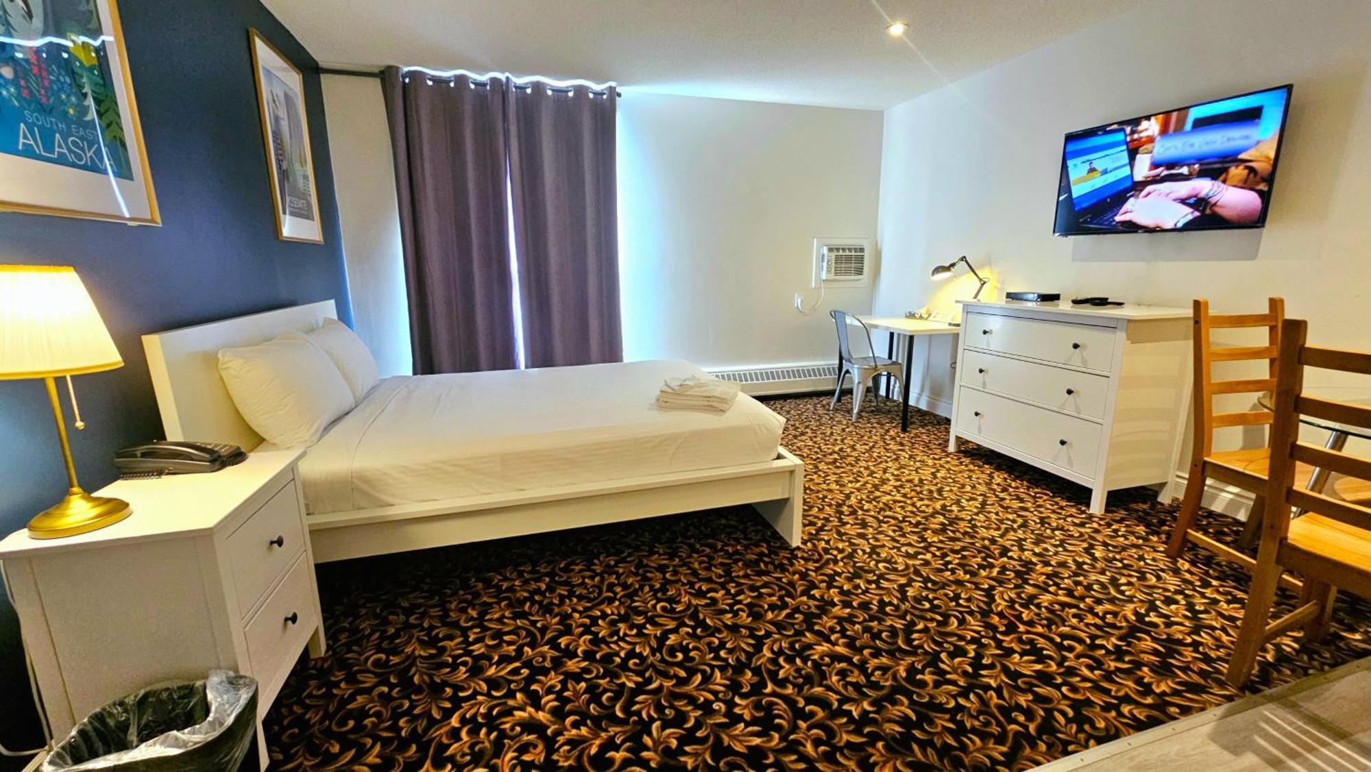Cloud 9 Inn Whitecourt Extérieur photo