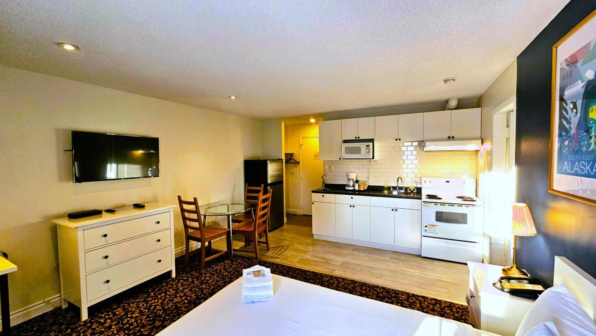 Cloud 9 Inn Whitecourt Extérieur photo