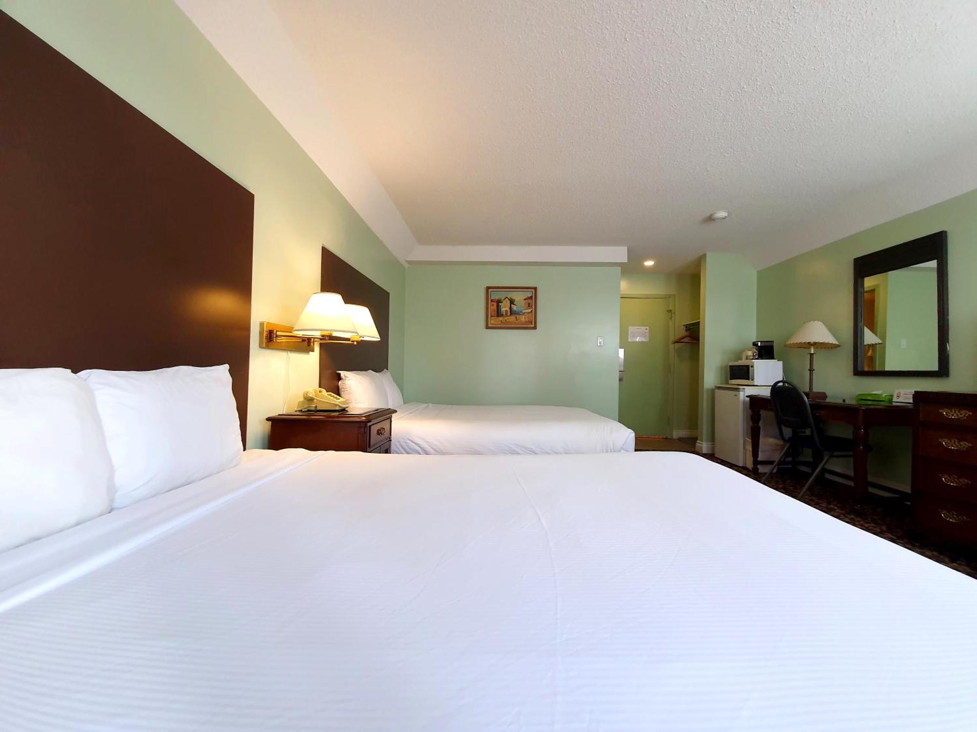 Cloud 9 Inn Whitecourt Extérieur photo