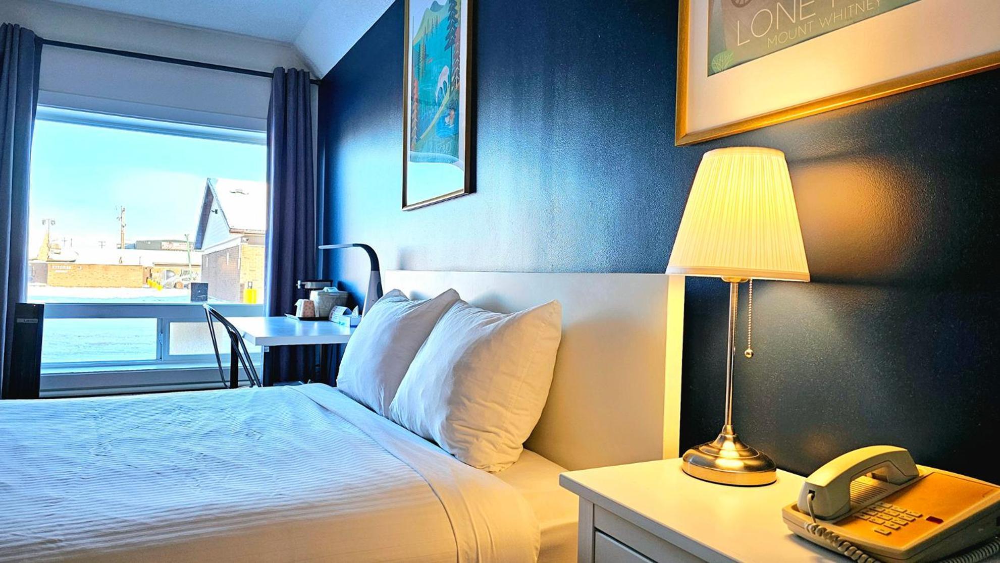 Cloud 9 Inn Whitecourt Extérieur photo